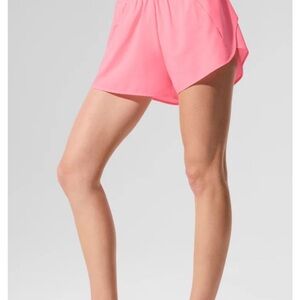 Alo yoga match point short